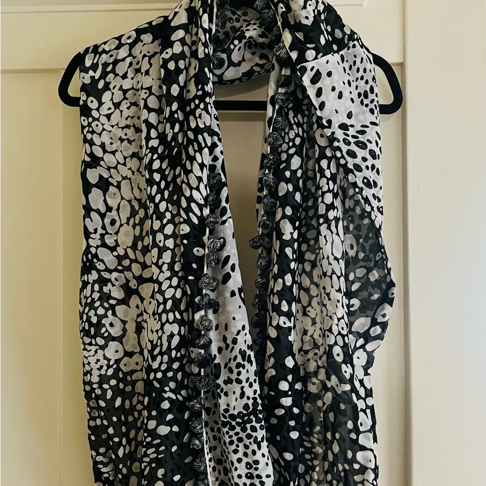 Black and White Patterned Scarf